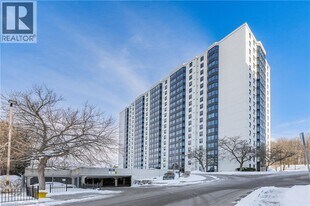 35 Green Valley Dr in Kitchener, ON - Building Photo