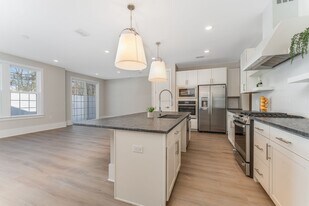 175 Jasmine Dr in Warren, NJ - Building Photo