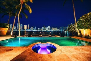 3916 Island Estates Dr in Miami, FL - Building Photo