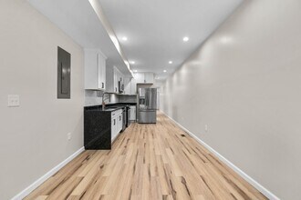 2202 E Fayette St in Baltimore, MD - Building Photo - Building Photo
