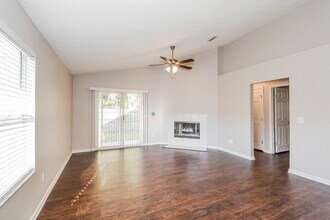 1946 Running River Rd in Jacksonville, FL - Building Photo - Building Photo