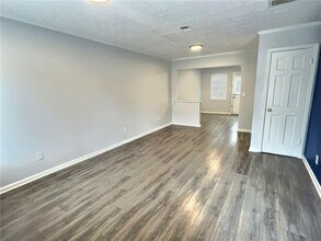 235 Winding River Dr in Sandy Springs, GA - Building Photo - Building Photo