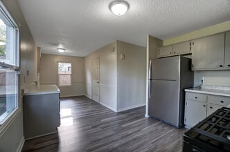 1107 Larch Ln in Fort Wayne, IN - Building Photo - Building Photo