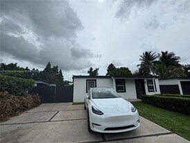 4910 SW 98th Avenue Rd in Miami, FL - Building Photo