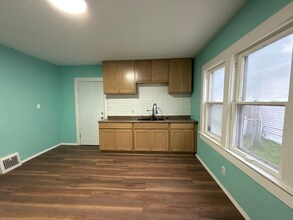 4111 E 59th St in Cleveland, OH - Foto de edificio - Building Photo