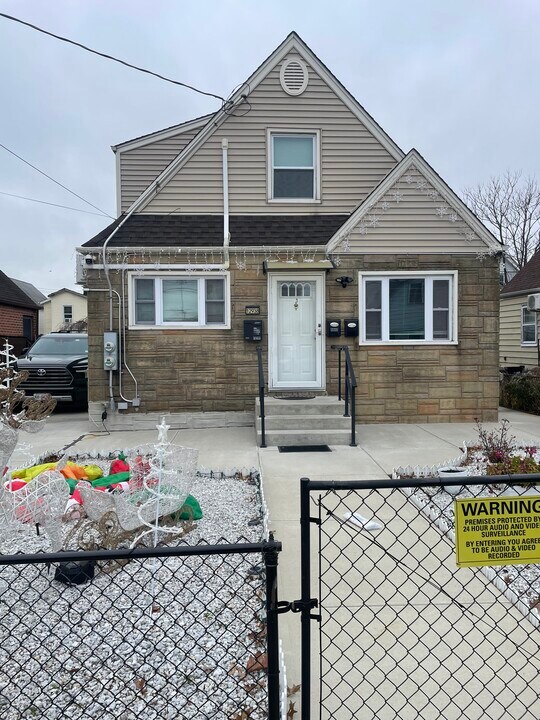 12938 154th St, Unit 2FL in Jamaica, NY - Building Photo