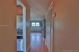 427 Santander Ave-Unit -405 in Coral Gables, FL - Building Photo - Building Photo