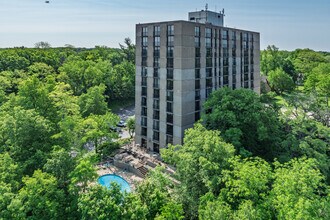 Summit Ridge Condominiums in East Moline, IL - Building Photo - Building Photo