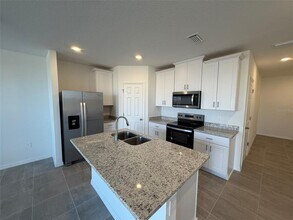 16462 Bird of Paradise Ave in Clermont, FL - Building Photo - Building Photo