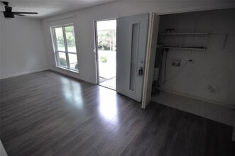 11301 Oakwood Dr in Austin, TX - Building Photo - Building Photo