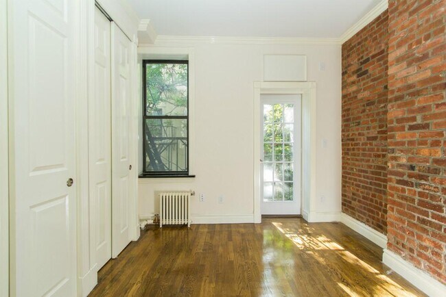 248 Mott St, Unit 12 in New York, NY - Building Photo - Building Photo