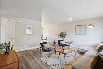 5726 SE 83rd Ave in Portland, OR - Building Photo - Building Photo