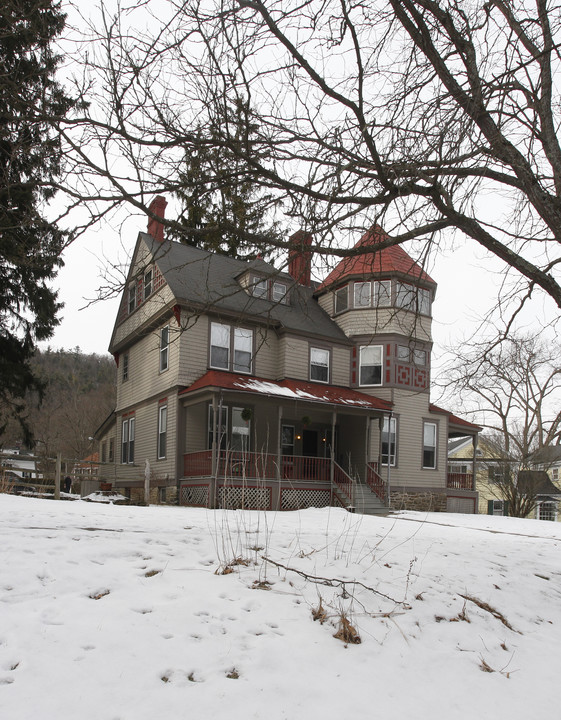 2 Pine Blvd in Cooperstown, NY - Building Photo