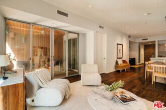 855 Croft Ave in Los Angeles, CA - Building Photo - Building Photo