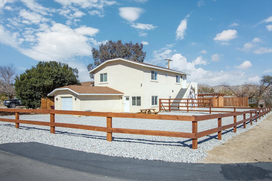 61786 Desert Air Rd in Joshua Tree, CA - Building Photo