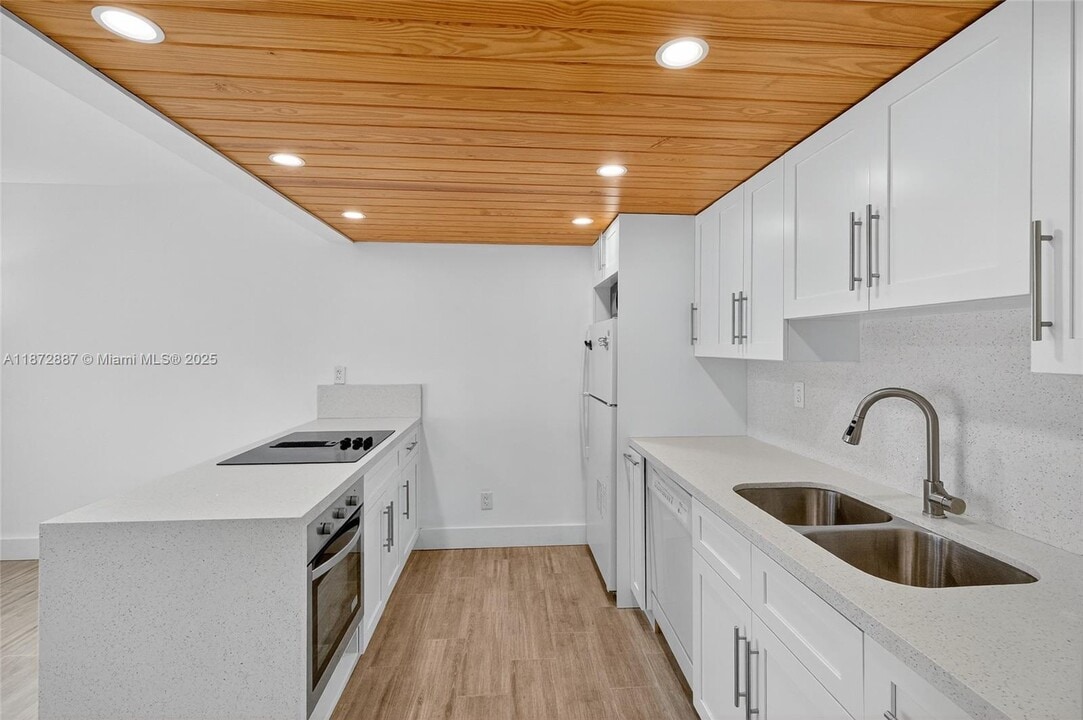 6667 Miller Dr in Miami, FL - Building Photo