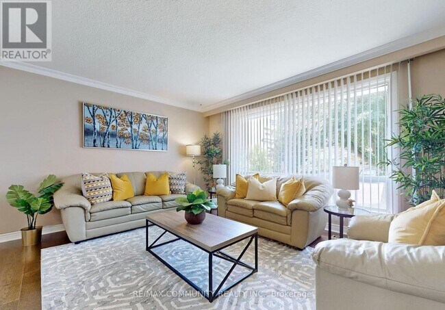 1 Applefield Dr in Toronto, ON - Building Photo - Building Photo