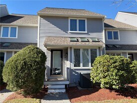 106 Maple Brook Rd in Bellingham, MA - Building Photo