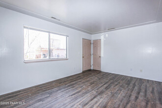 8040 E Lakeshore Dr in Prescott Valley, AZ - Building Photo - Building Photo