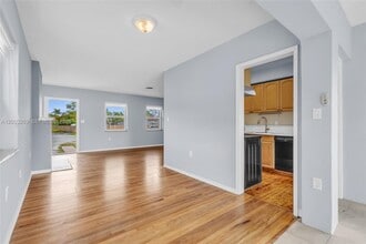 392 Payne Dr in Miami Springs, FL - Building Photo - Building Photo
