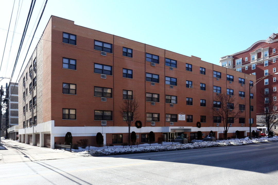 1025 Hollywood Ave in Chicago, IL - Foto de edificio