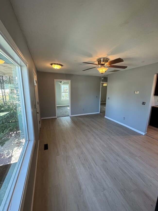 2137 N Oakland Ave in Springfield, MO - Building Photo - Building Photo