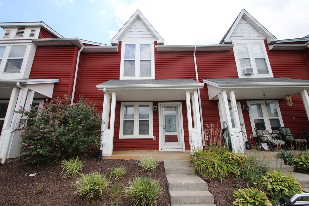 1272 Frost Pl in Harrisonburg, VA - Building Photo