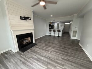 405 W 7th St, Unit 312 in Charlotte, NC - Building Photo - Building Photo