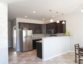 Evergreen Townhomes in Madison, SD - Building Photo - Building Photo