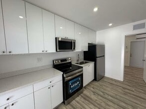 885 SW 29th Ave in Miami, FL - Building Photo - Building Photo