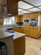 226 5th St in Seal Beach, CA - Foto de edificio - Building Photo