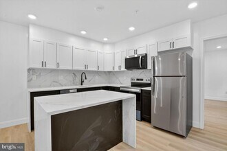 712 N American St in Philadelphia, PA - Foto de edificio - Building Photo