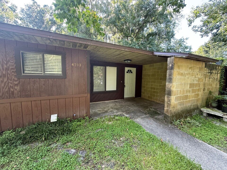4703 SW 67th Terrace in Gainesville, FL - Building Photo
