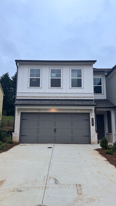 5341 Frontier Ct in Flowery Branch, GA - Building Photo
