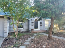 480 NE Maiden Ln in Pullman, WA - Building Photo