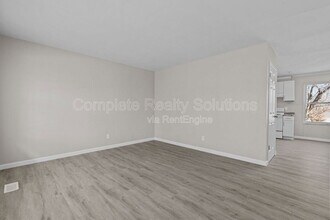 10432 Royal Dr in St. Louis, MO - Building Photo - Building Photo