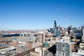 1720 S Michigan Ave, Unit 2712 in Chicago, IL - Building Photo - Building Photo