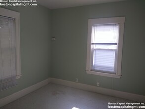 55 Moreland St, Unit 2 in Somerville, MA - Building Photo - Building Photo
