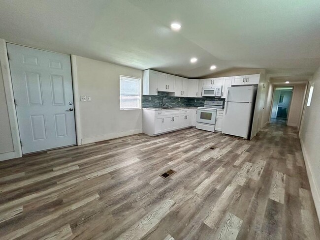 1101 Wagon Trail Rd in Moore Haven, FL - Building Photo - Building Photo