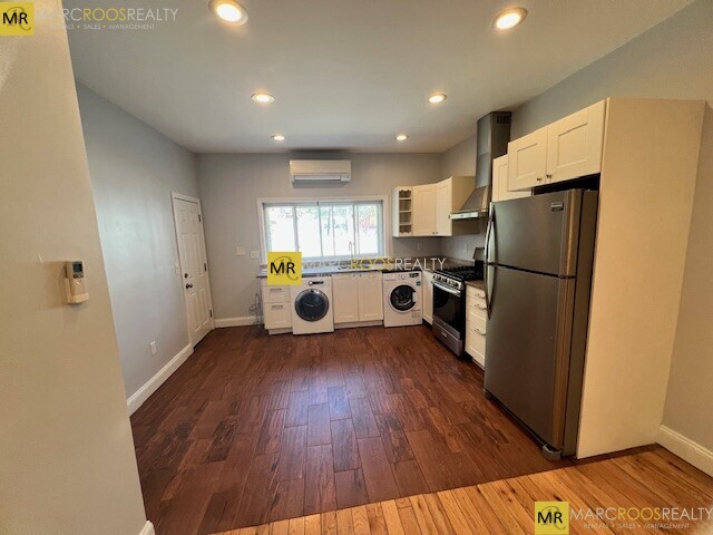 113 Moore St, Unit 1 in Boston, MA - Building Photo - Building Photo