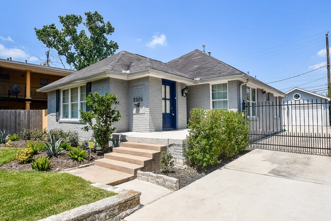 2026 Portsmouth St in Houston, TX - Building Photo - Building Photo
