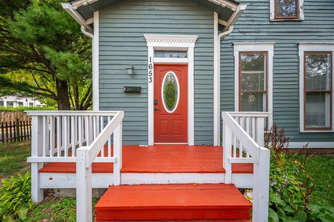 property at 1653 N Delaware St
