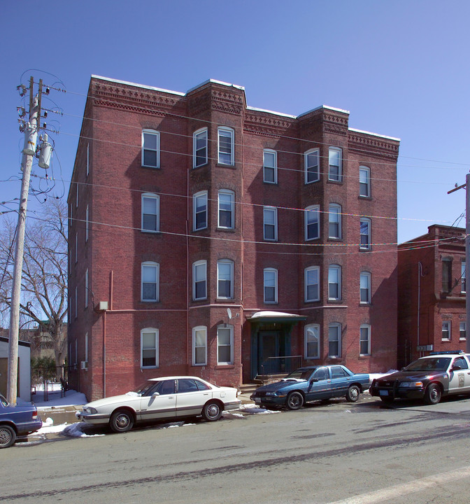 10 N Bridge St in Holyoke, MA - Building Photo