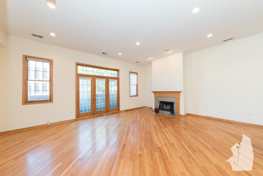 2531 N Southport Ave, Unit 2S in Chicago, IL - Building Photo
