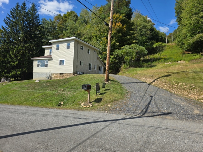 105 Taylor St in Blossburg, PA - Building Photo - Building Photo