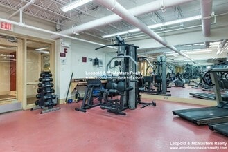 1601 Beacon St, Unit 411 in Brookline, MA - Foto de edificio - Building Photo