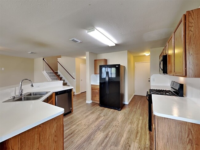 226 Golden Oak Dr in Texas City, TX - Building Photo - Building Photo