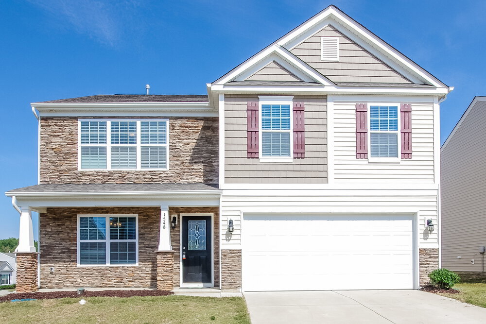 1548 Summer View Ln in Dallas, NC - Building Photo