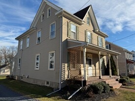 23 N Main St in Richlandtown, PA - Building Photo