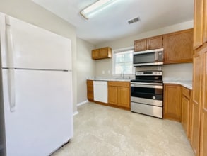 120 Tulip Dr in Gaithersburg, MD - Building Photo - Building Photo